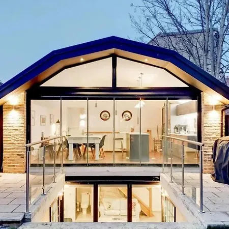 Luxury 5-Bedroom Family Home With Modern 2-Storey Outbuilding